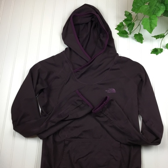 The North Face Vapor Wick Pullover Hoodie - Picture 9 of 11